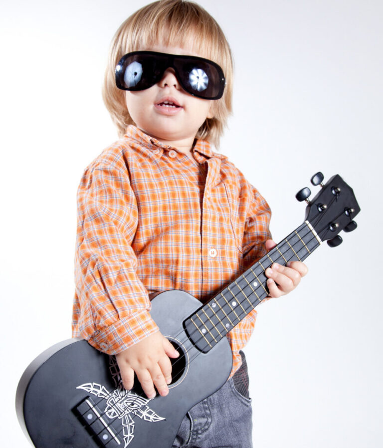 Kind mit Ukulele